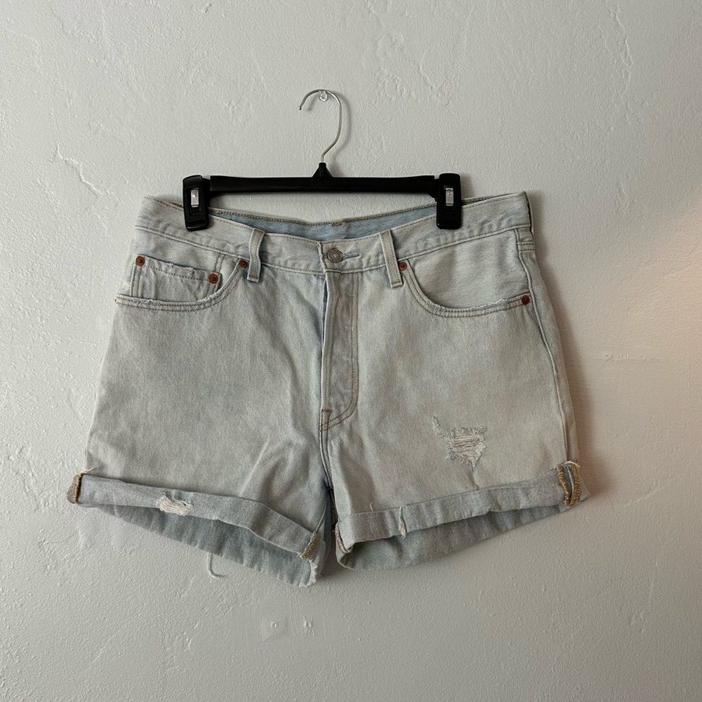 Levi's Women's High-Rise Shorts Cuffed Light Wash